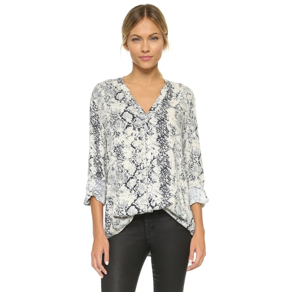 😍1h SALE😍Soft Joie Dane Blouse Snakeskin Print